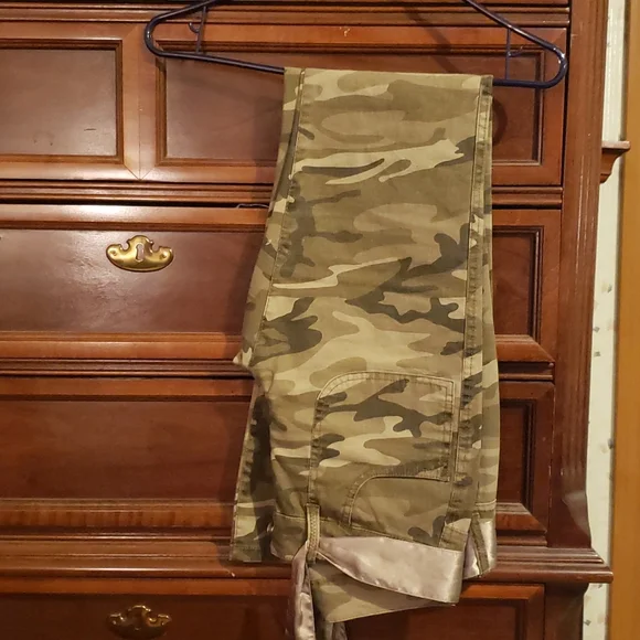 Be Bop camo jeans with silk belt - Picture 1 of 5